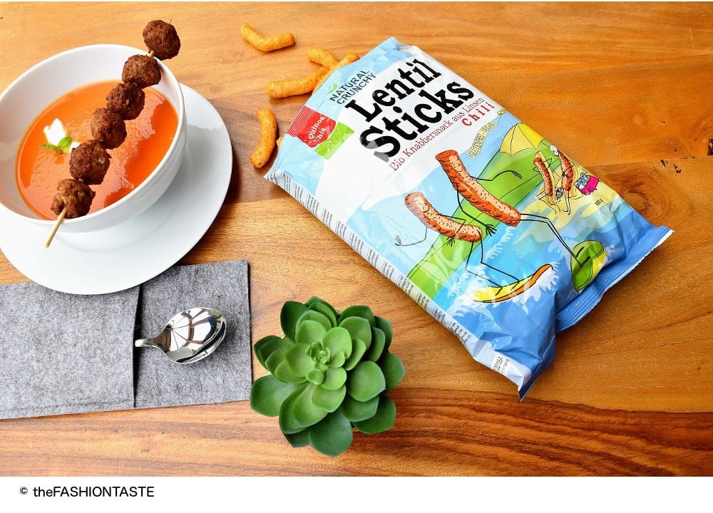 LENTIL STICKS einmal anders: Bio Tomatensuppe mit Hackbällchen